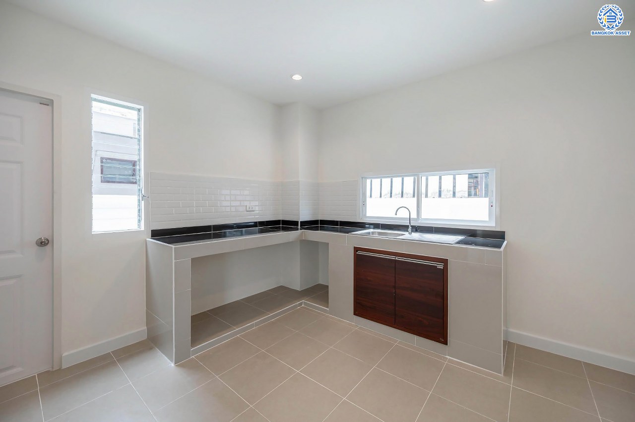 บ้านมือสองตกแต่งใหม่ โครงการ บ้านณัฐนันท์2 ดอนเมือง บ้านเดี่ยว หลังมุม  เนื้อที่ 56.9 ตร.ว. ฟังก์ชัน 3 ห้องนอน 3 ห้องน้ำ จอดรถได้ 1 คัน บนทำเลดีที่สุด ใกล้สนามบินดอนเมือง ทางด่วน "ศรีสมาน" และรถไฟฟ้าสายสีแดง "สถานีดอนเมือง"